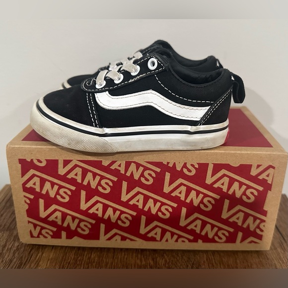 Vans Ward Slip On Sneakers - Picture 2 of 5